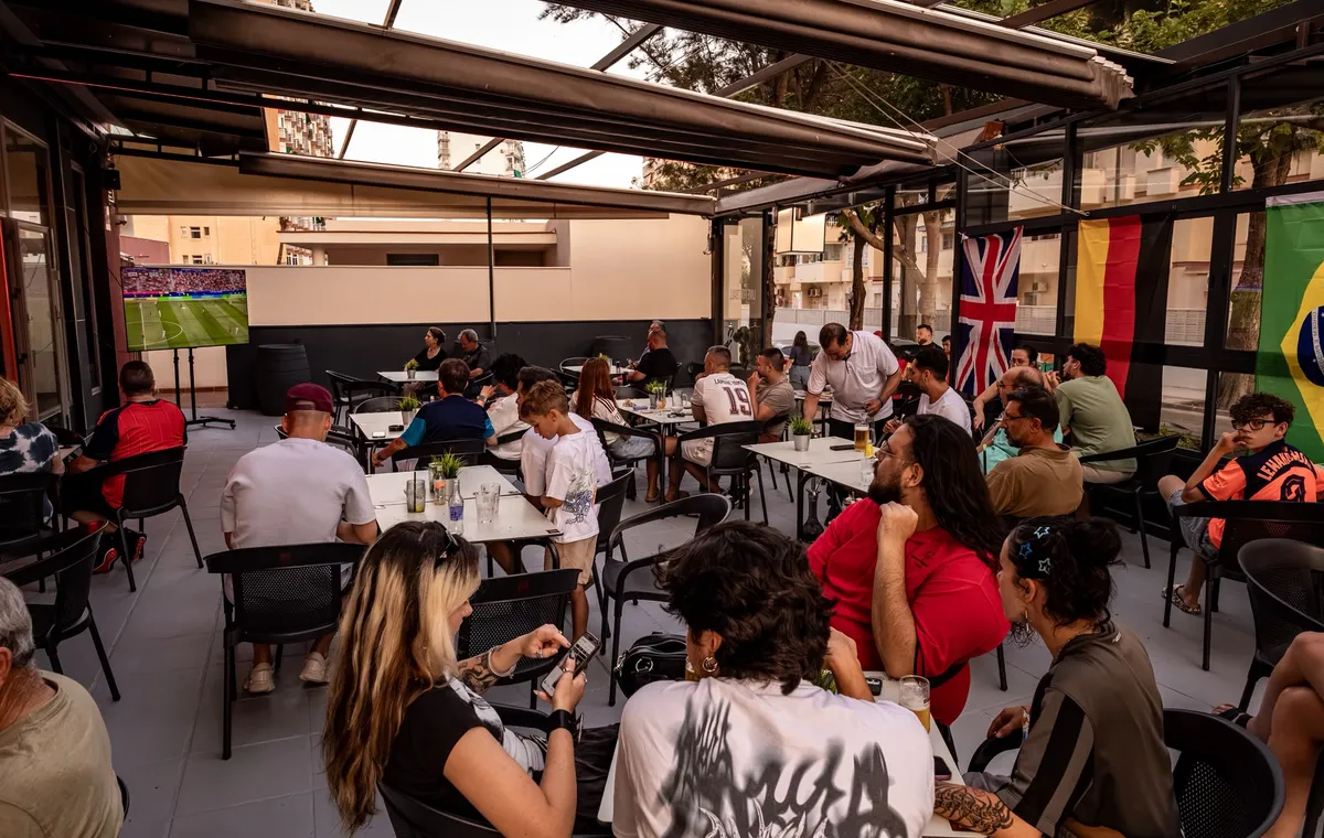 Guests on the Cedar terrace in Benalmádena